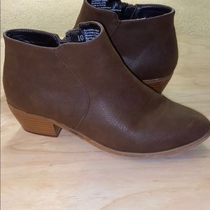Urban outfitter brown heeled bootie